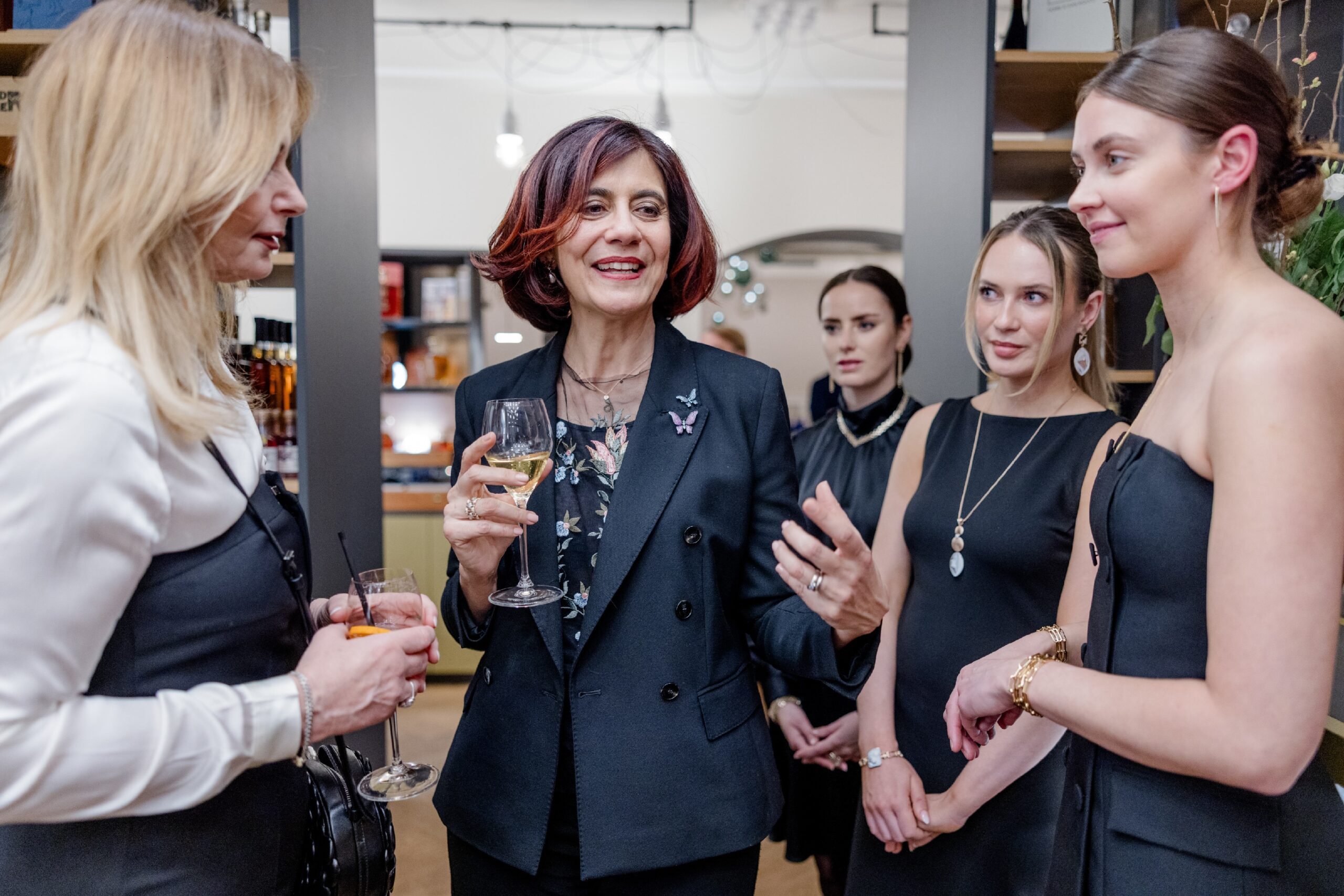 Vom Briefing bis Messeschluss: Was Hostessen täglich leisten