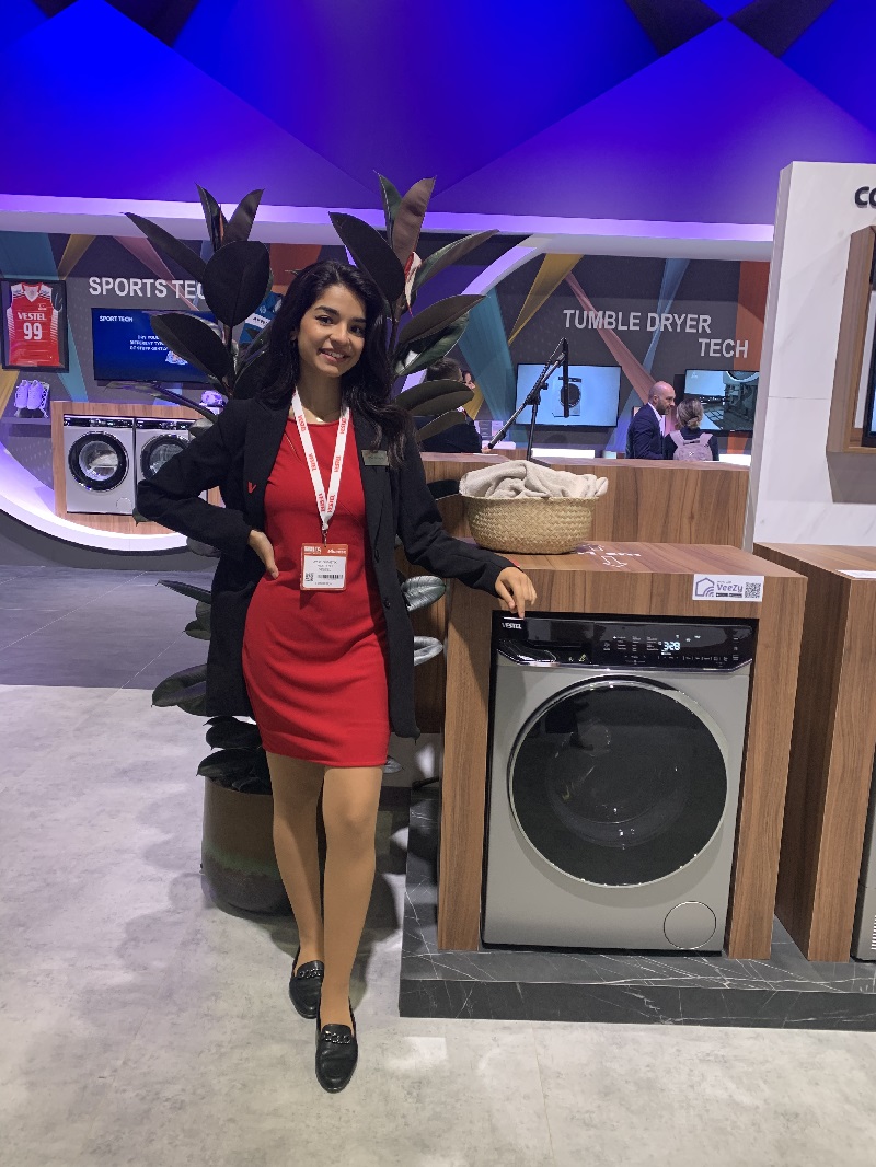 Studierende als Messehostessen Dortmund sammeln wertvolle Berufserfahrung bei flexiblen Veranstaltungseinsätzen.