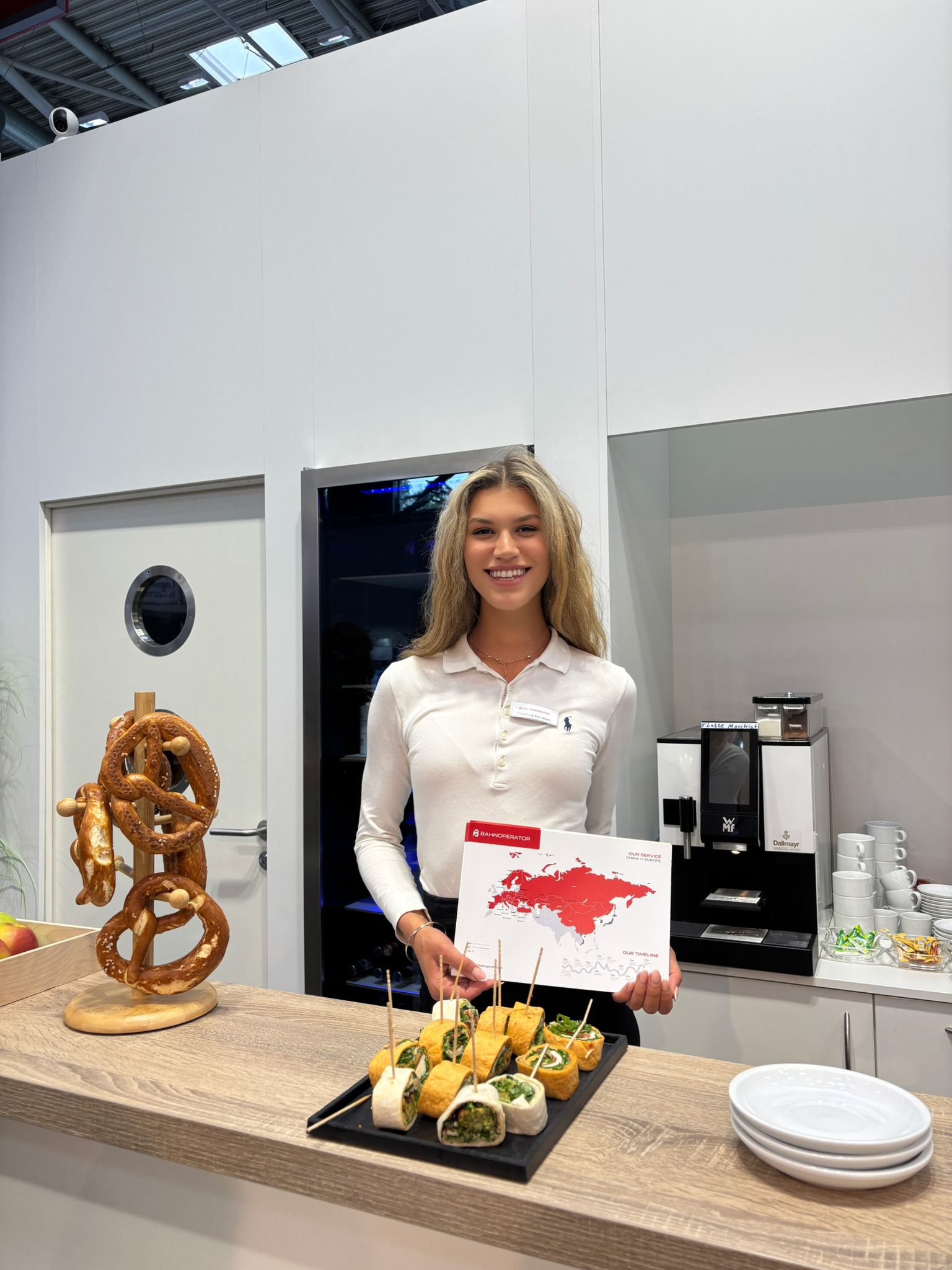 Promotion Agenturen vs. Hostessagenturen: Welcher Dienstleister passt zu Ihrem Event