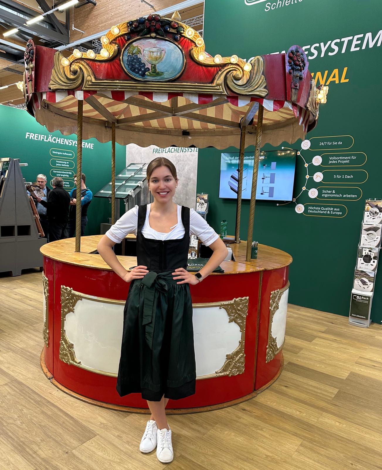 Hostess Agentur Münster bietet professionelle Betreuung am Messestand für Anwaltskanzleien und Rechtsdienstleister.